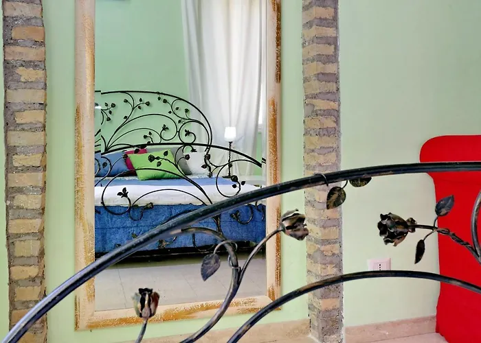 Vintage 4 Bedrooms 20' Colosseum