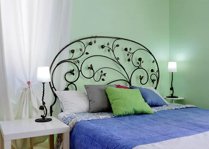 Vintage 4 Bedrooms 20' Colosseum